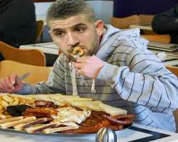 Adel Taarabt eating non vegetarian food